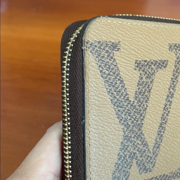 Louis Vuitton - Picture 4 of 12